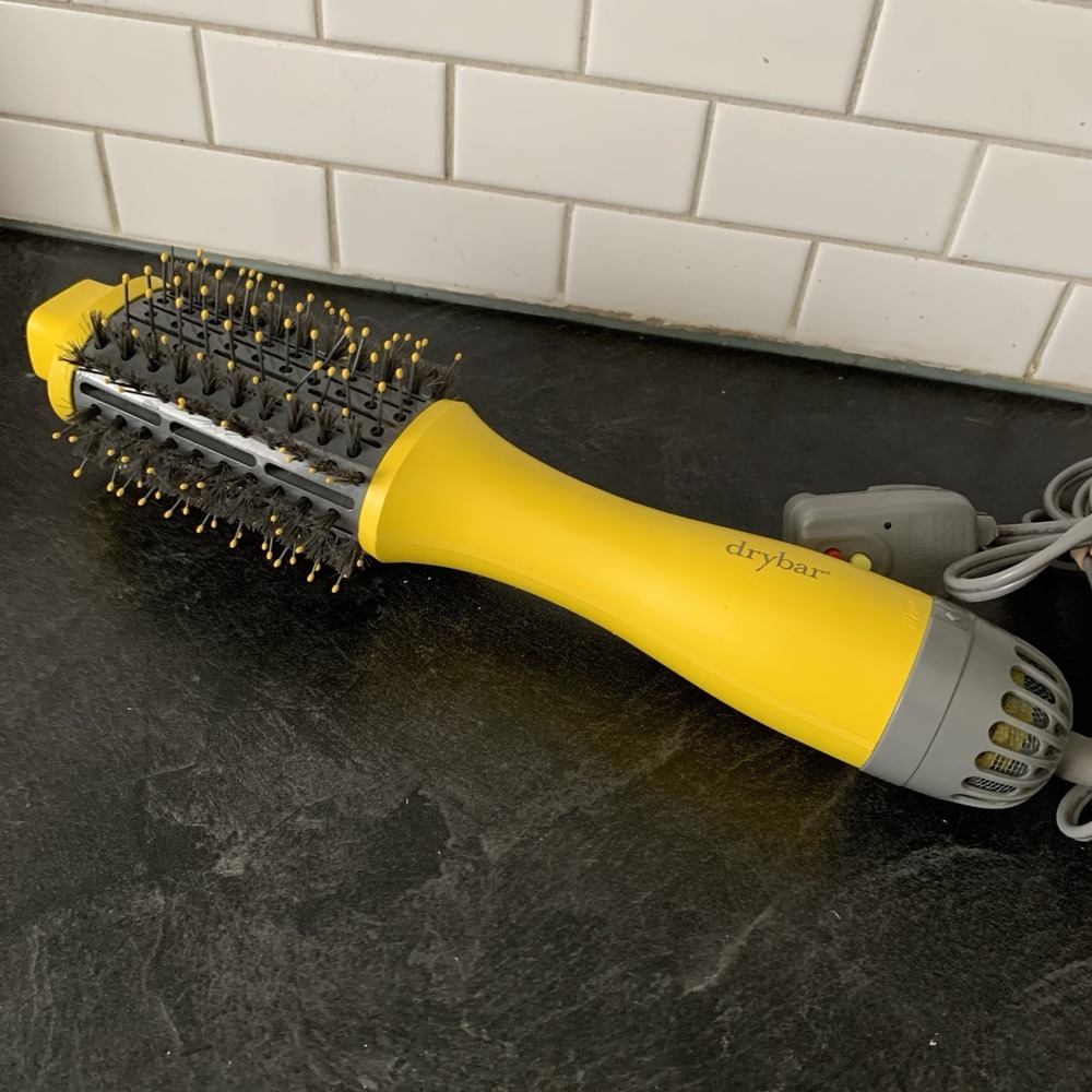 Dry-bar Yellow Brush Dryer 2.25in Barrel Ionic 1140W Styling Tool 900-2225-4